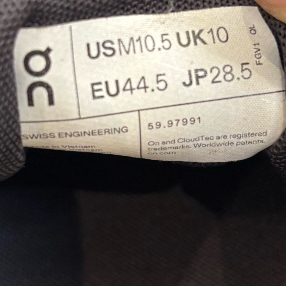 ON CLOUD Sz 10.5 Running Men's Gray Shoes Elastic Laces cushioned Sole - Picture 7 of 9